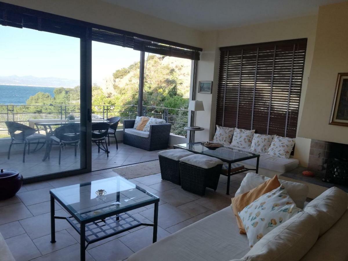 Beautiful House By The Sea,Loutraki Skaloma. Villa Exterior photo