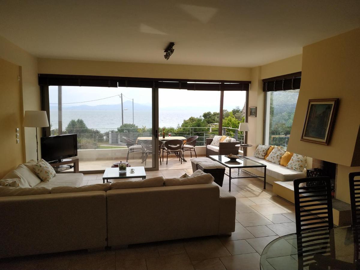 Beautiful House By The Sea,Loutraki Skaloma. Villa Exterior photo